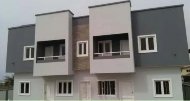 Alpha Beach, Lekki: row of terraced homes with projecting window frames